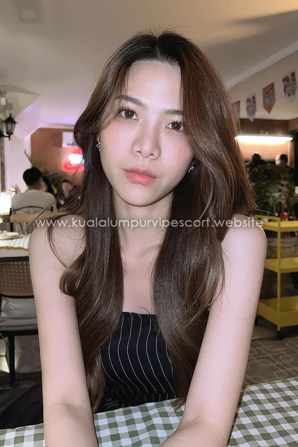 Vy, Vietnamese Escort
