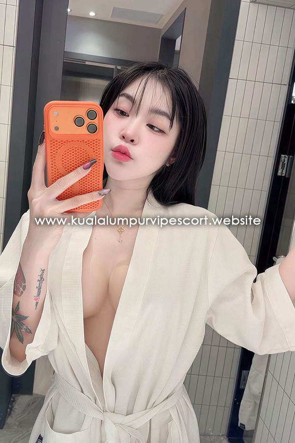 Kanya, Thai Escort