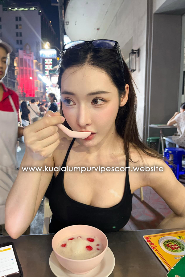 Yuan Yuan, Chinese Escort