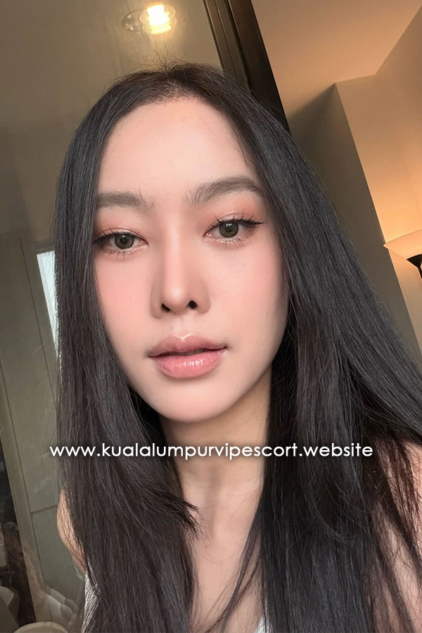 Farah, Malay Escort