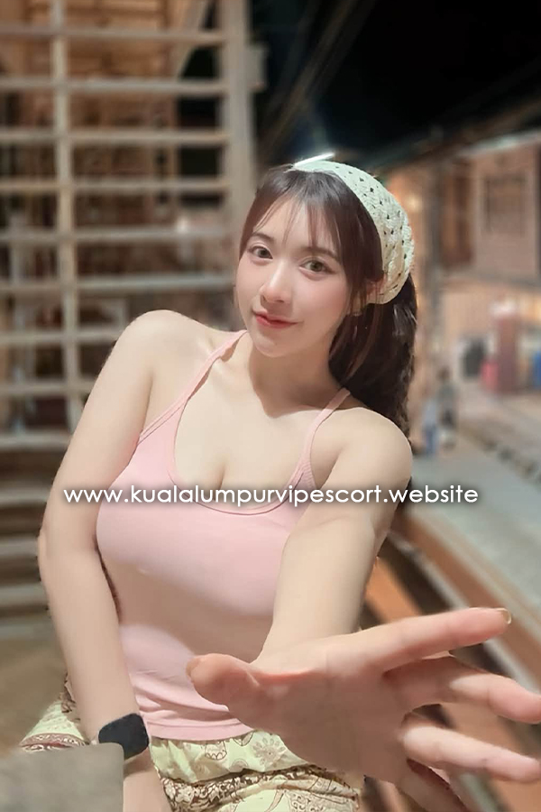 Vivian, Chinese Escort