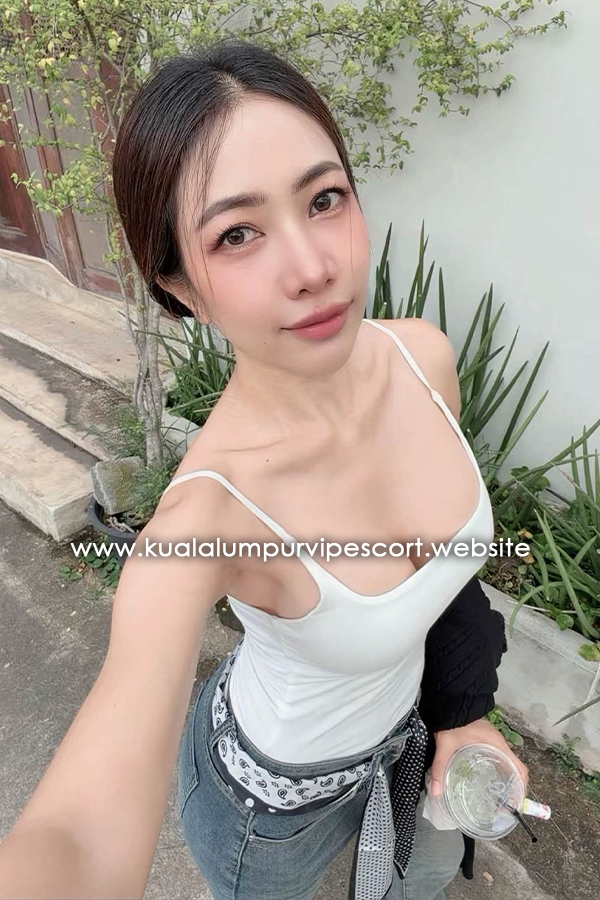 Hui Ting, Chinese Escort