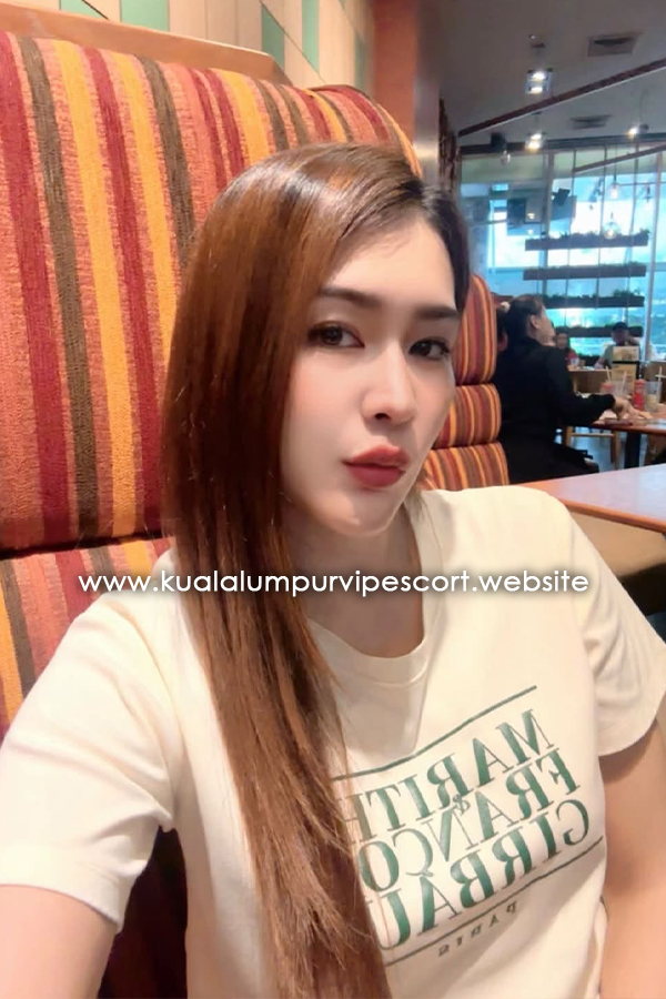 Yee Mun, Chinese Escort
