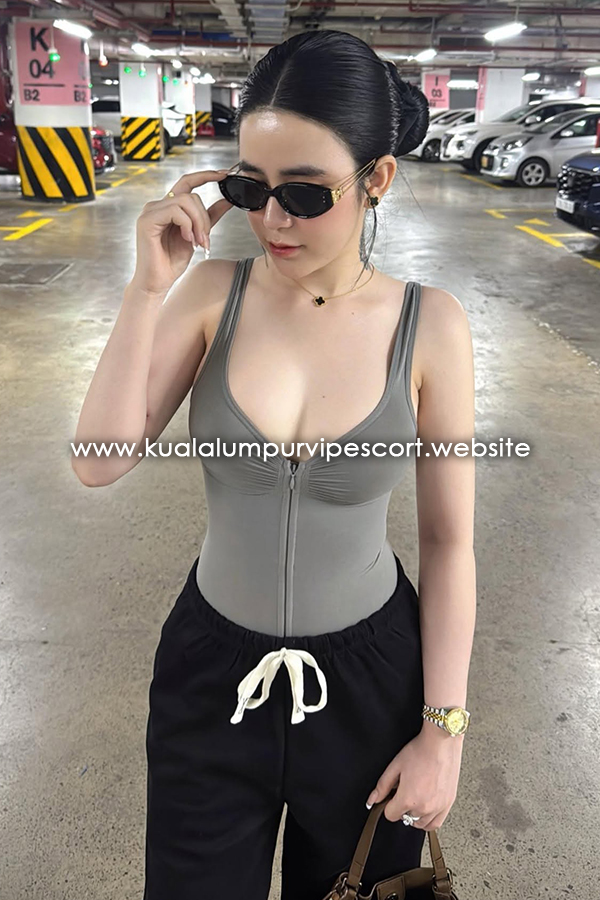 Linh, Vietnamese Escort